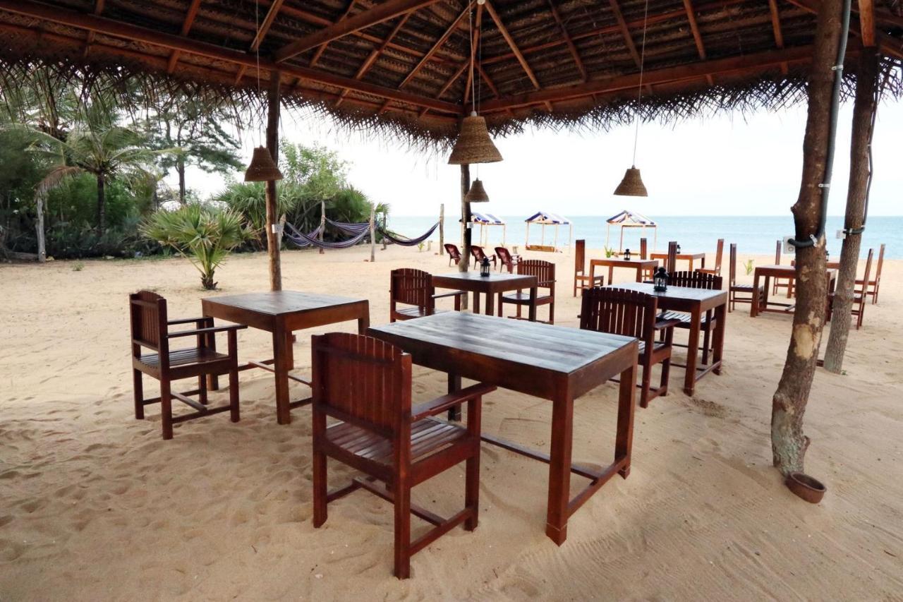 Feel The Waves Hotel Arugam Bay Bagian luar foto