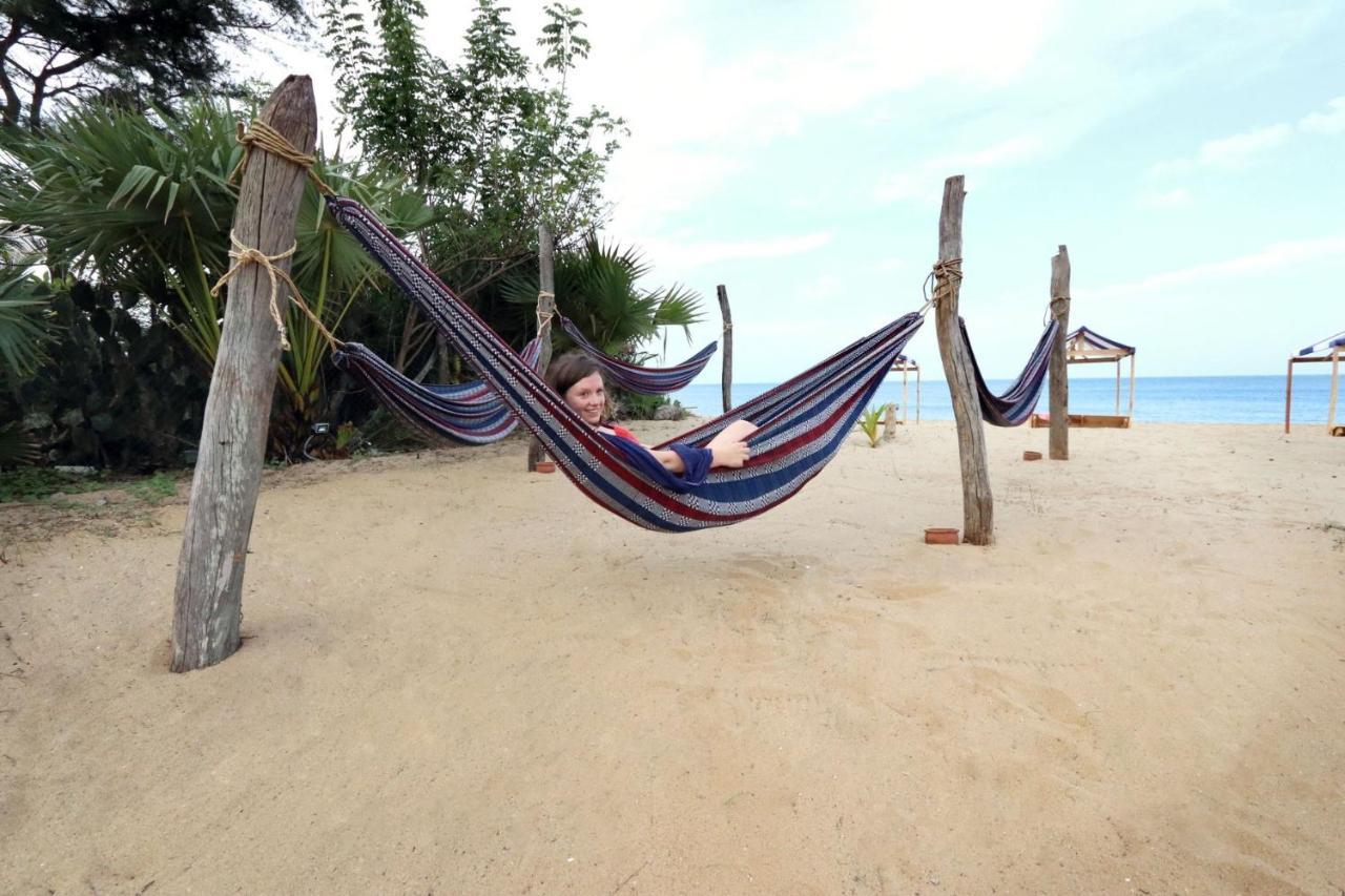 Feel The Waves Hotel Arugam Bay Bagian luar foto