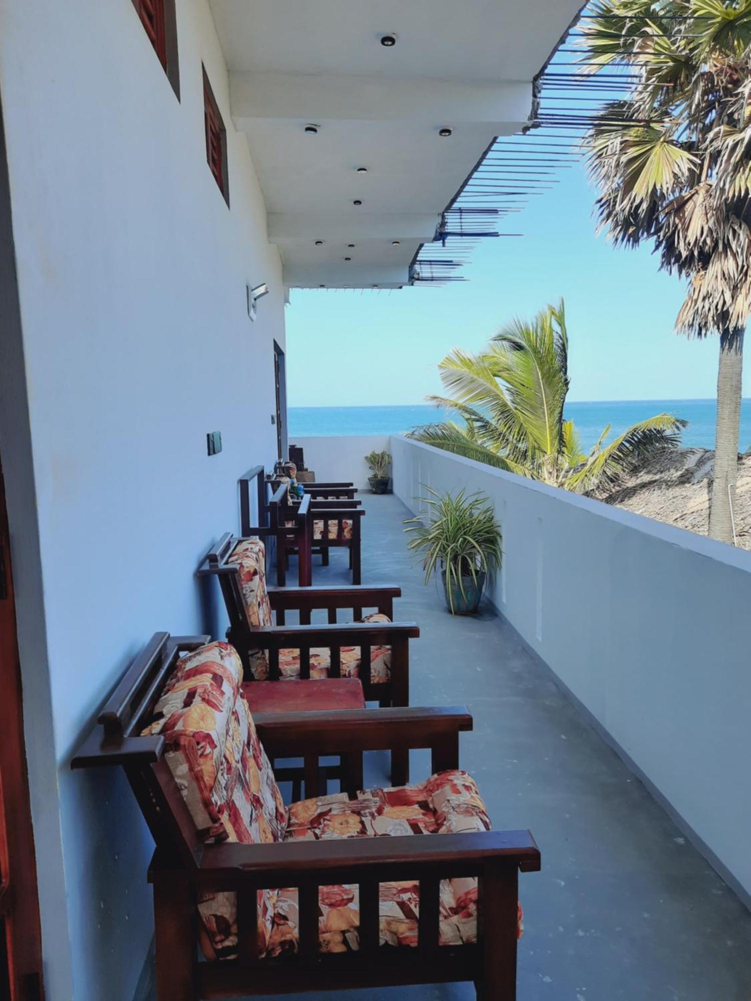 Feel The Waves Hotel Arugam Bay Bagian luar foto
