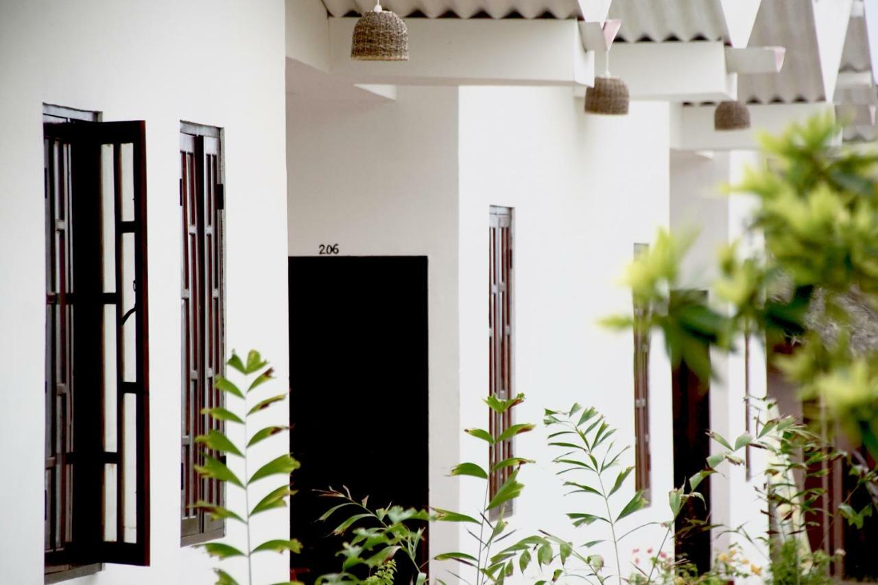 Feel The Waves Hotel Arugam Bay Bagian luar foto