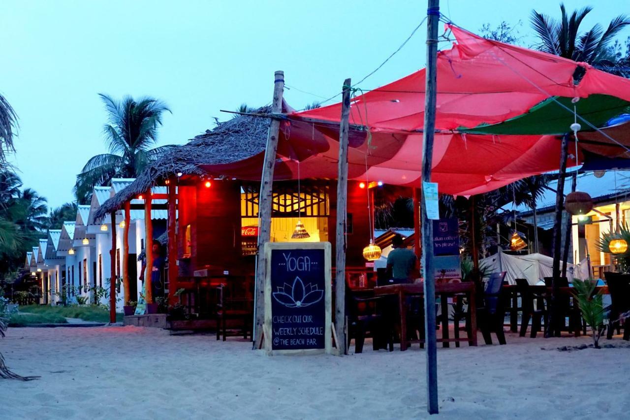 Feel The Waves Hotel Arugam Bay Bagian luar foto